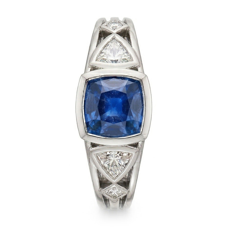 Anello con diamante 2.50 carati lunetta con zaffiro rotondo e trilioni. taglio principessa