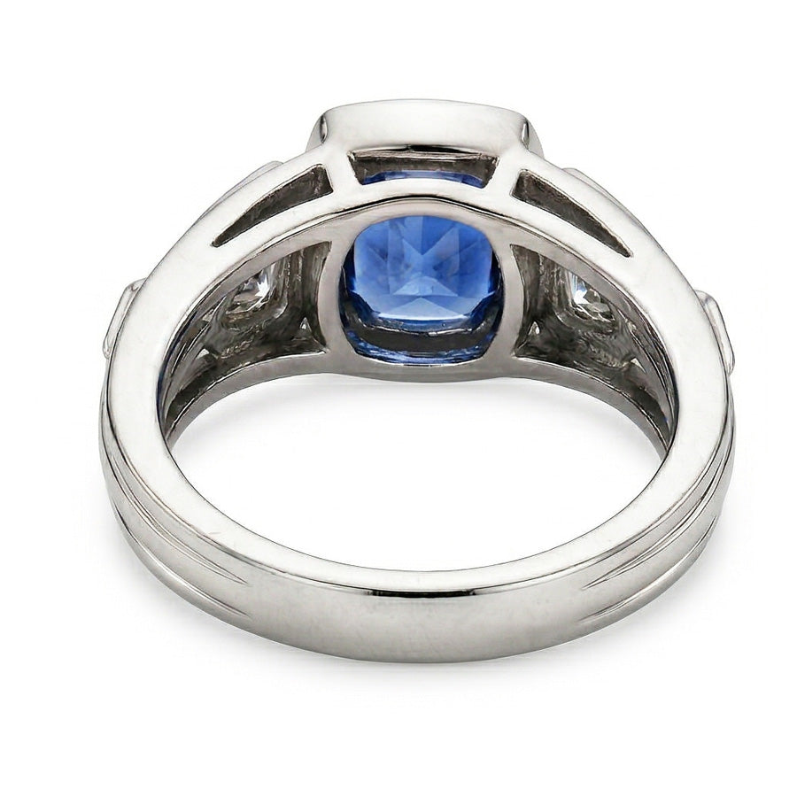 Anello con diamante 2.50 carati lunetta con zaffiro rotondo e trilioni. taglio principessa