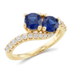 Anello con diamante tondo 2,50 carati e zaffiro blu con gambo intrecciato in oro 14K