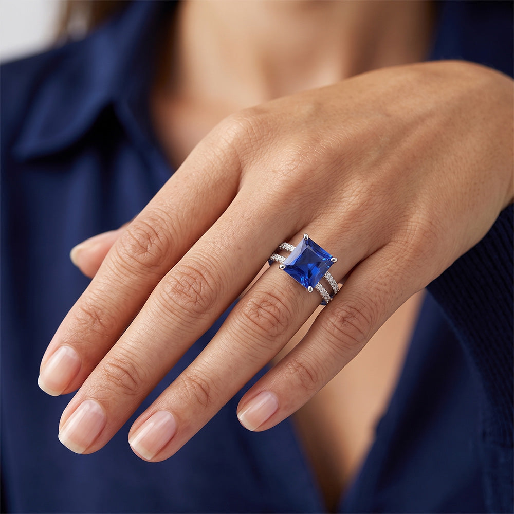 Anello con diamante zaffiro taglio principessa con accenti gambo diviso 6 carati