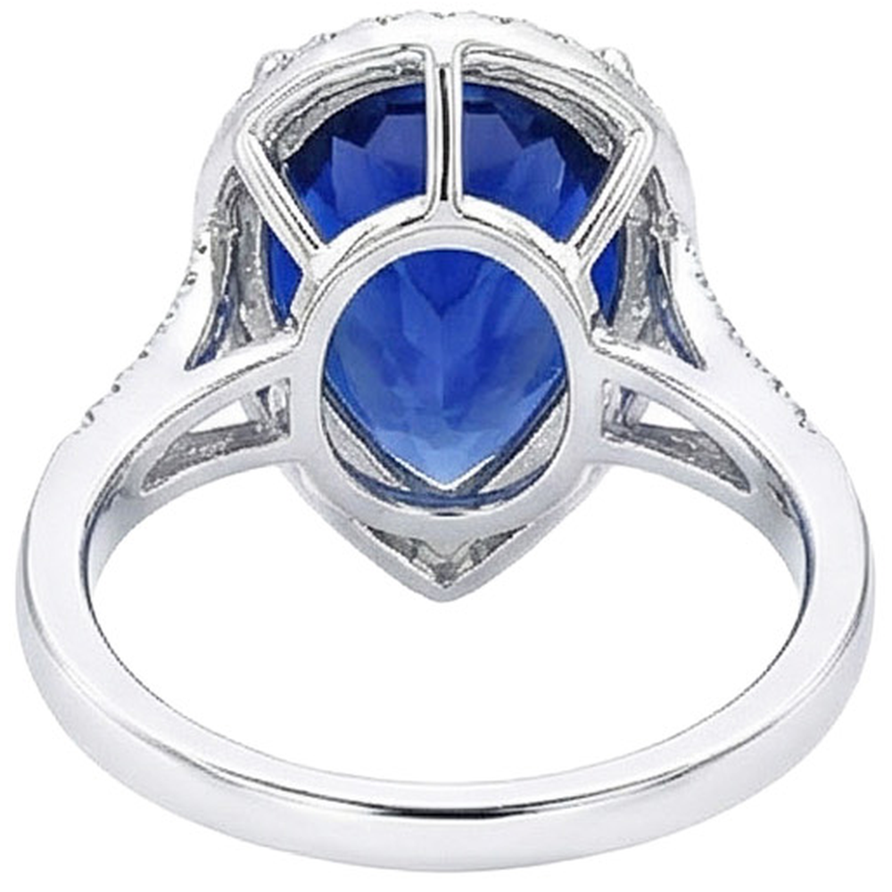 Anello con diamanti Halo ovale con zaffiro di Ceylon 7.50 carati