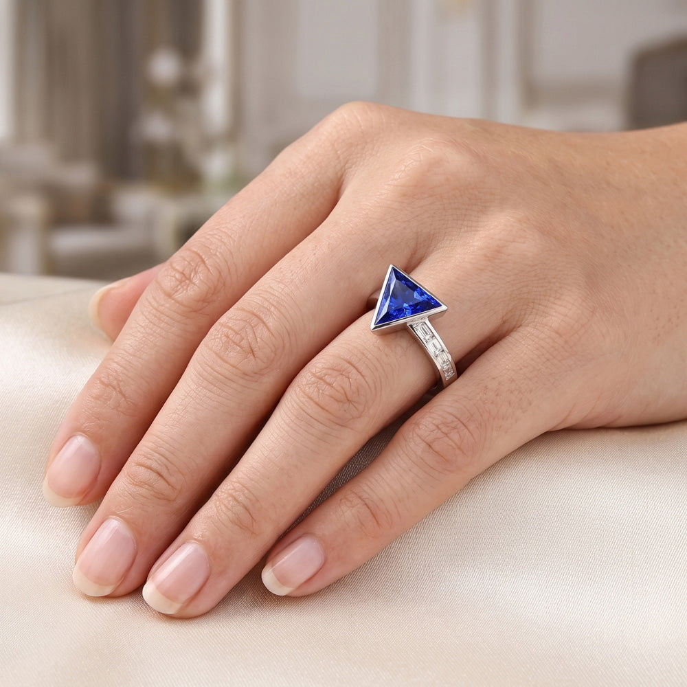Anello con diamanti baguette Trilioni di castoni con zaffiro blu 1.75 carati