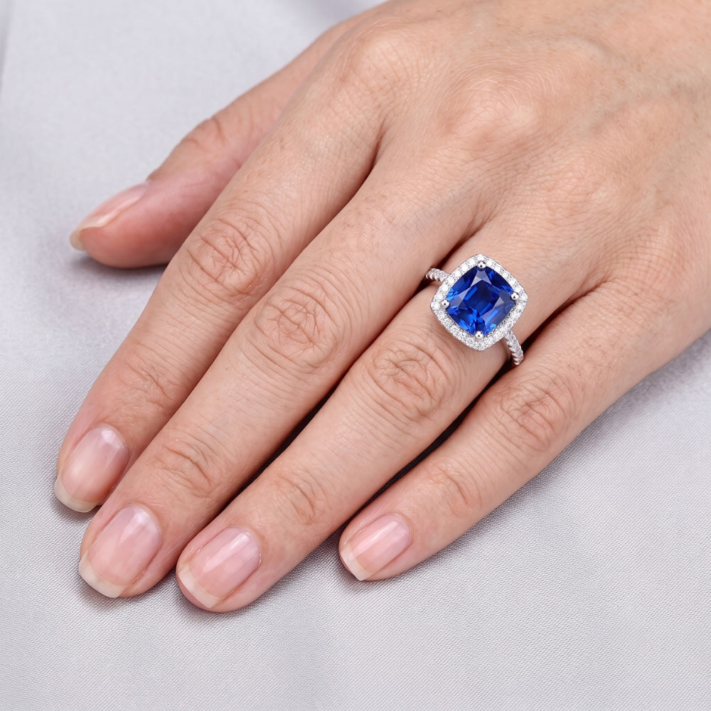 Anello con diamanti e pietre preziose con zaffiro dello Sri Lanka taglio cuscino da 1.80 ct