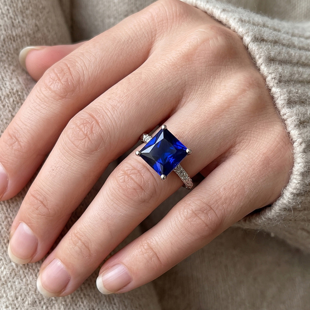 Anello con diamanti in stile vintage con zaffiro blu accentato 5.25 carati
