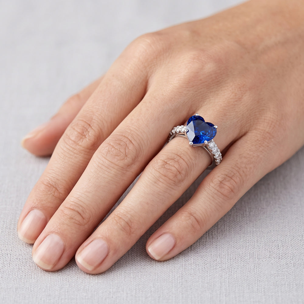 Anello con diamanti rotondi cattedrale impostazione zaffiro blu accenti 4,50 carati