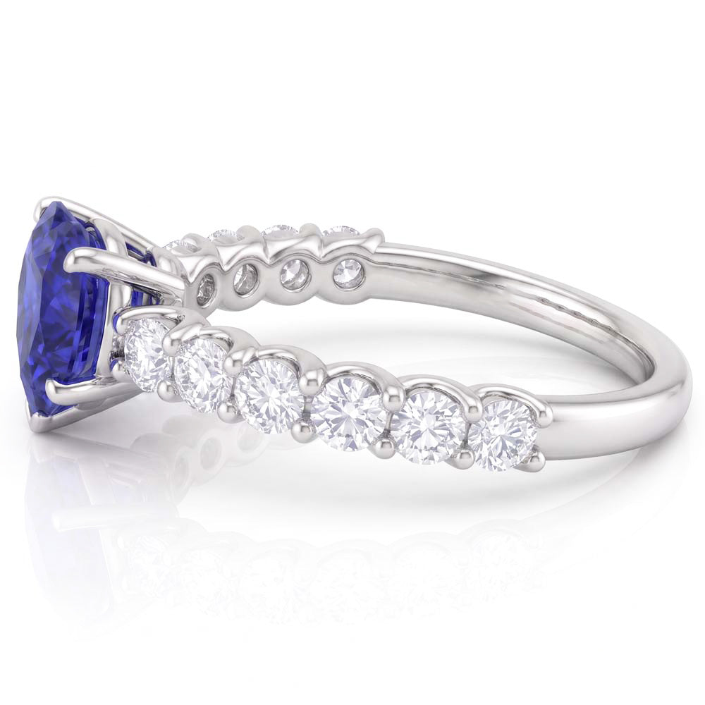 Anello con gemma a forma di cuore 3 carati Zaffiro blu e pavé di diamanti