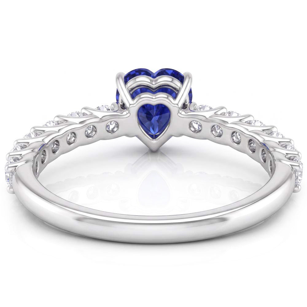 Anello con gemma a forma di cuore 3 carati Zaffiro blu e pavé di diamanti