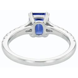 Anello con gemme di zaffiro blu baguette da 3,50 carati e accenti rotondi in oro bianco 14K