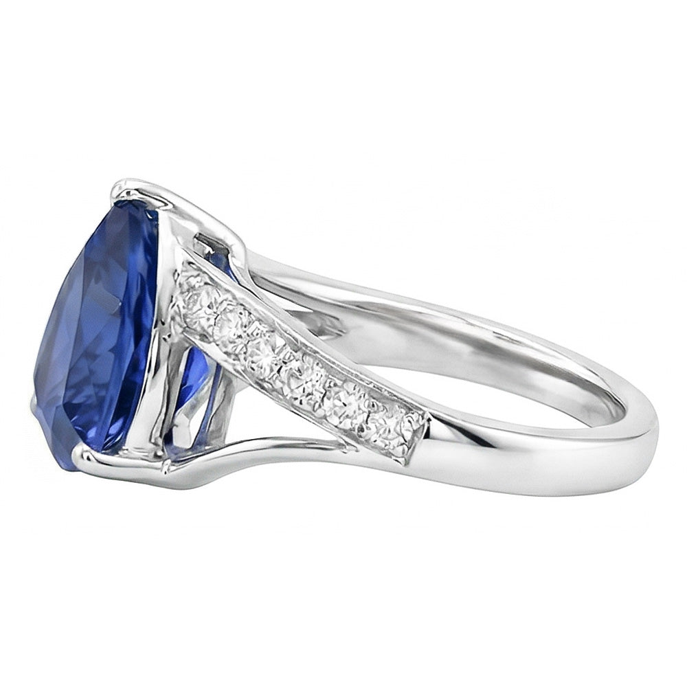 Anello con gemme di zaffiro e diamanti. gioielli da donna in oro con gambo diviso 2 carati