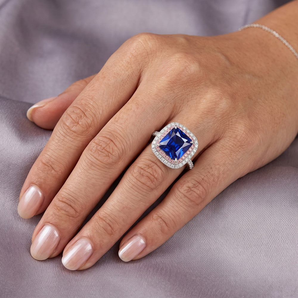 Anello con gemme e diamanti. zaffiro blu e rosa. doppio alone. 6.50 carati d'oro