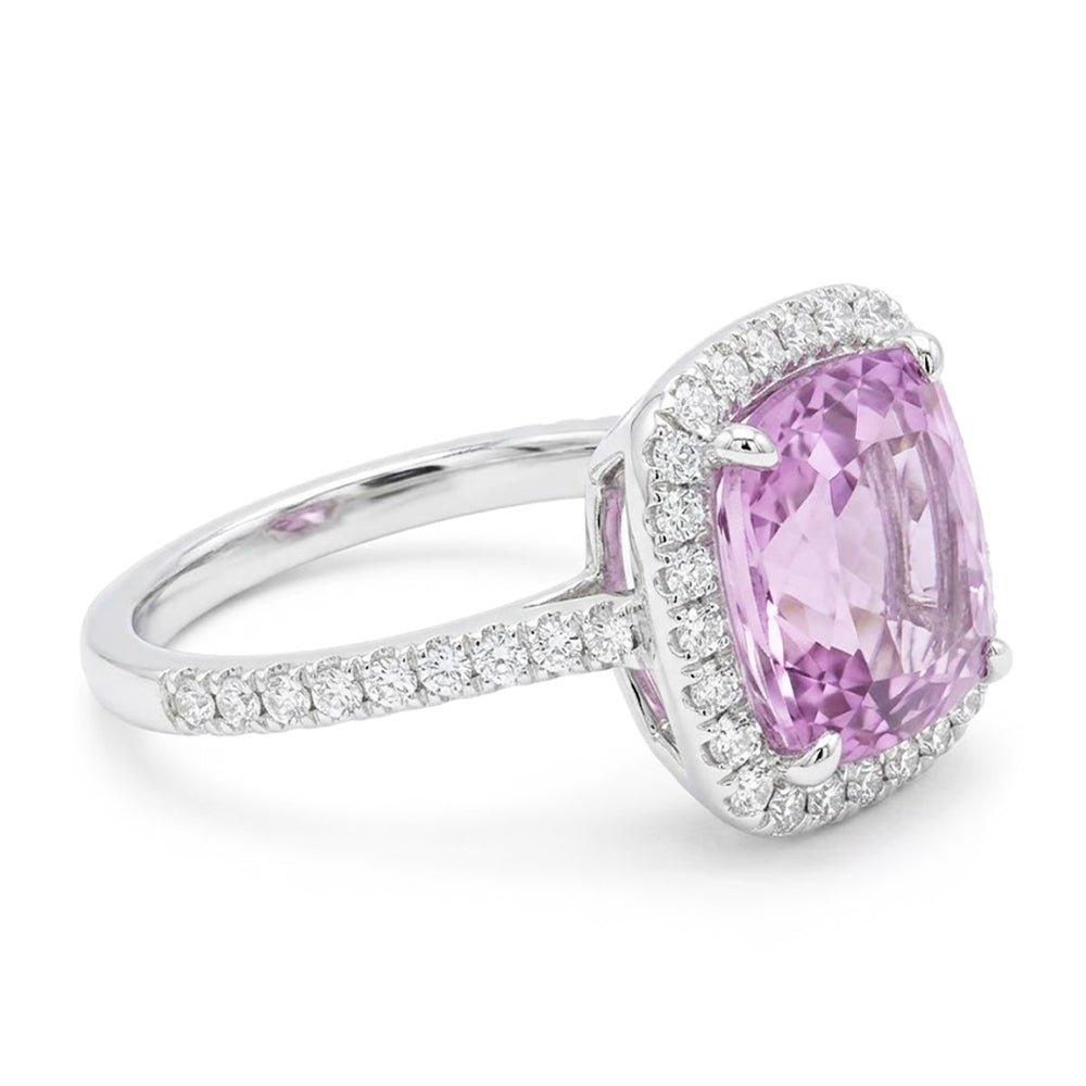 Anello con kunzite rosa e diamanti taglio cuscino in oro bianco 14 kt 30.40 ct