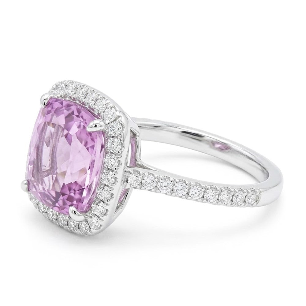 Anello con kunzite rosa e diamanti taglio cuscino in oro bianco 14 kt 30.40 ct