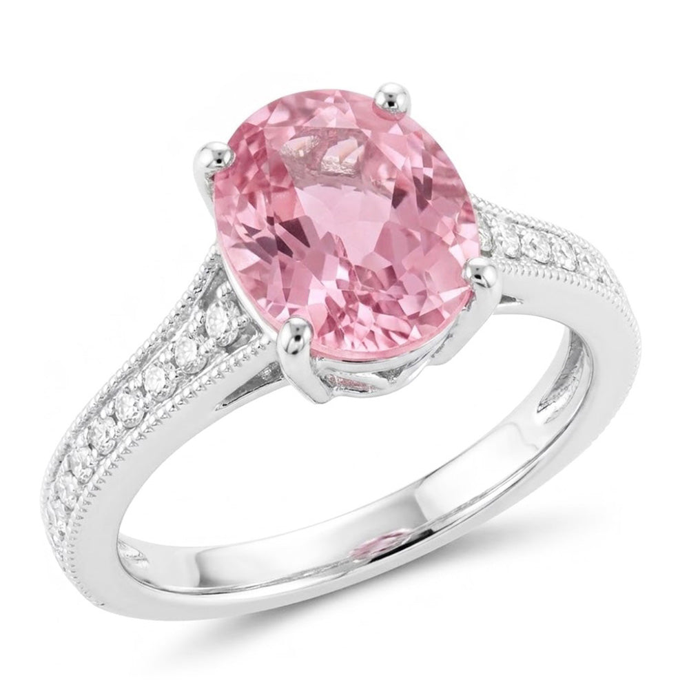 Anello con kunzite rosa e diamanti taglio ovale in oro bianco 14 kt 10.50 ct