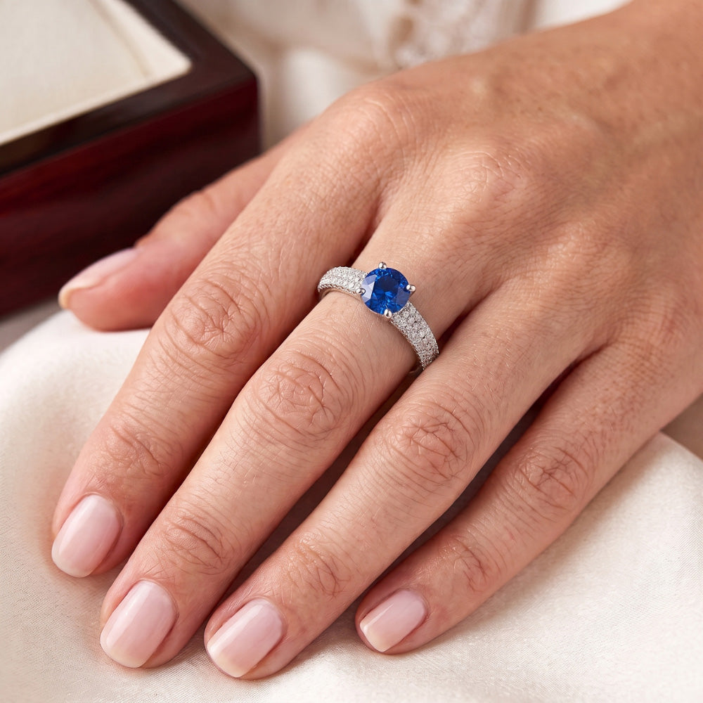 Anello con pavé di diamanti blu zaffiro 2 carati oro bianco 14K