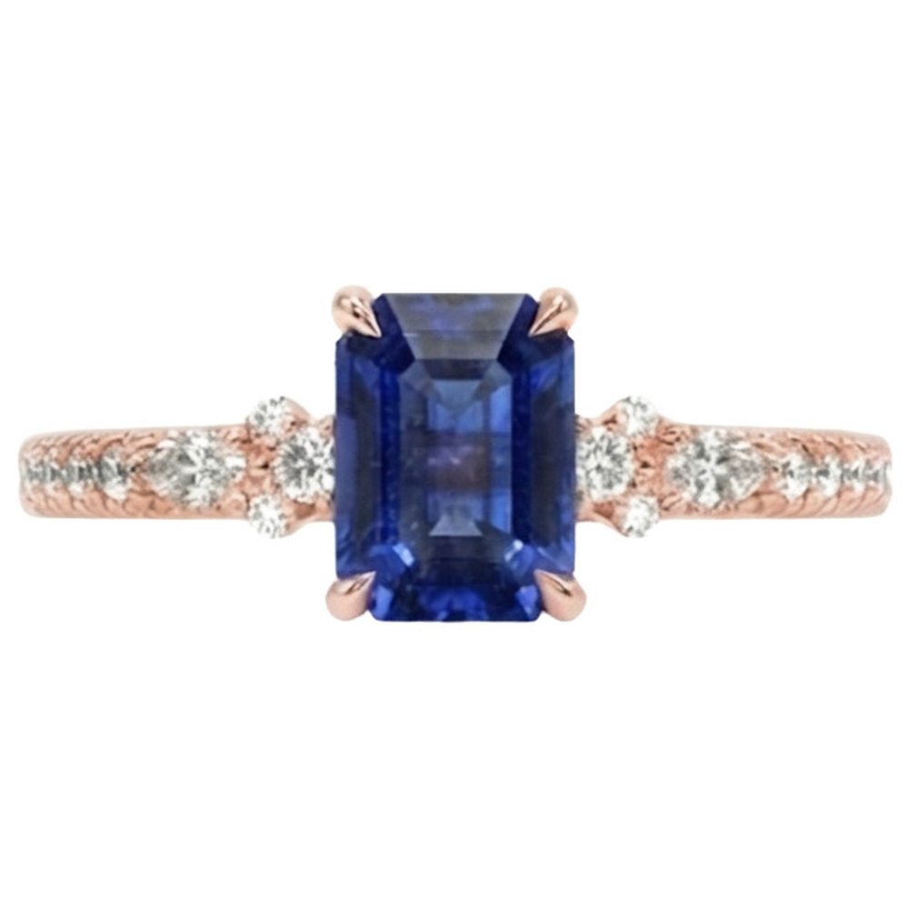 Anello con pavé di diamanti in oro rosa con zaffiro blu radiante 4 carati