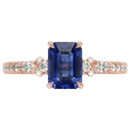 Anello con pavé di diamanti in oro rosa con zaffiro blu radiante 4 carati