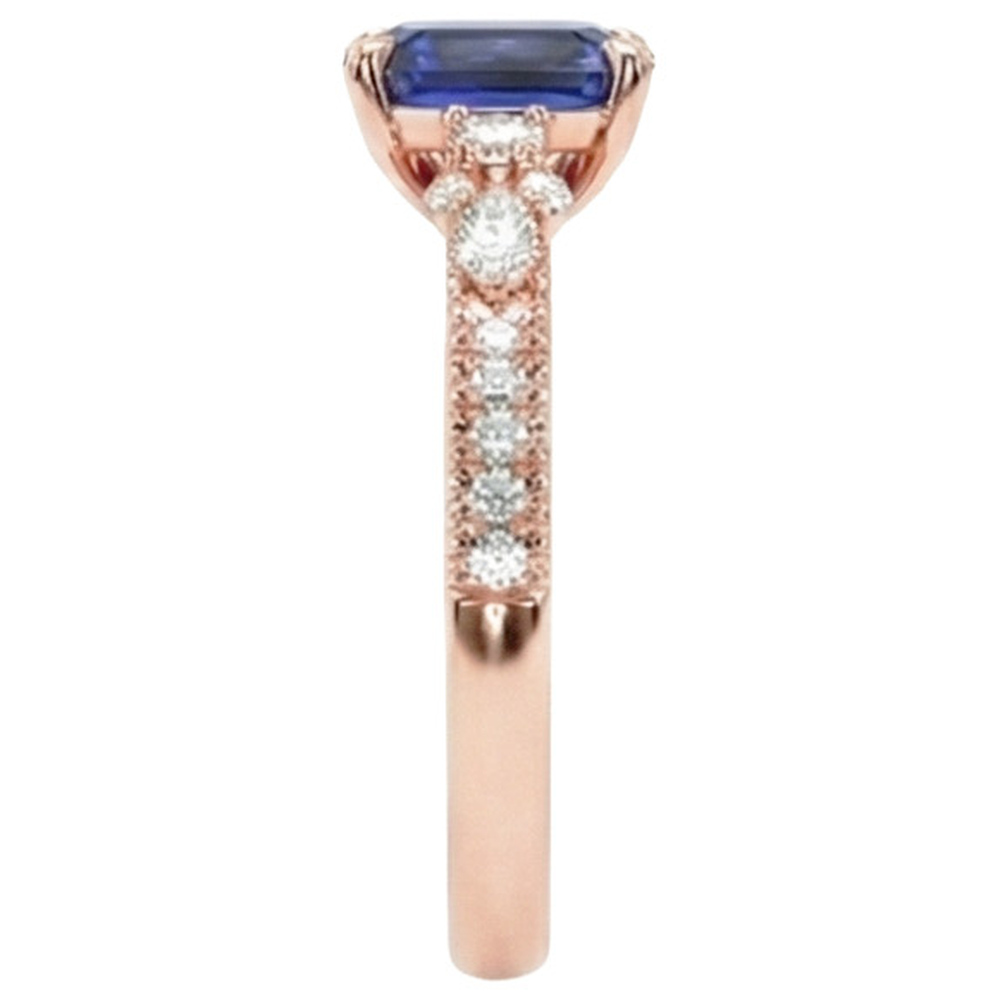 Anello con pavé di diamanti in oro rosa con zaffiro blu radiante 4 carati