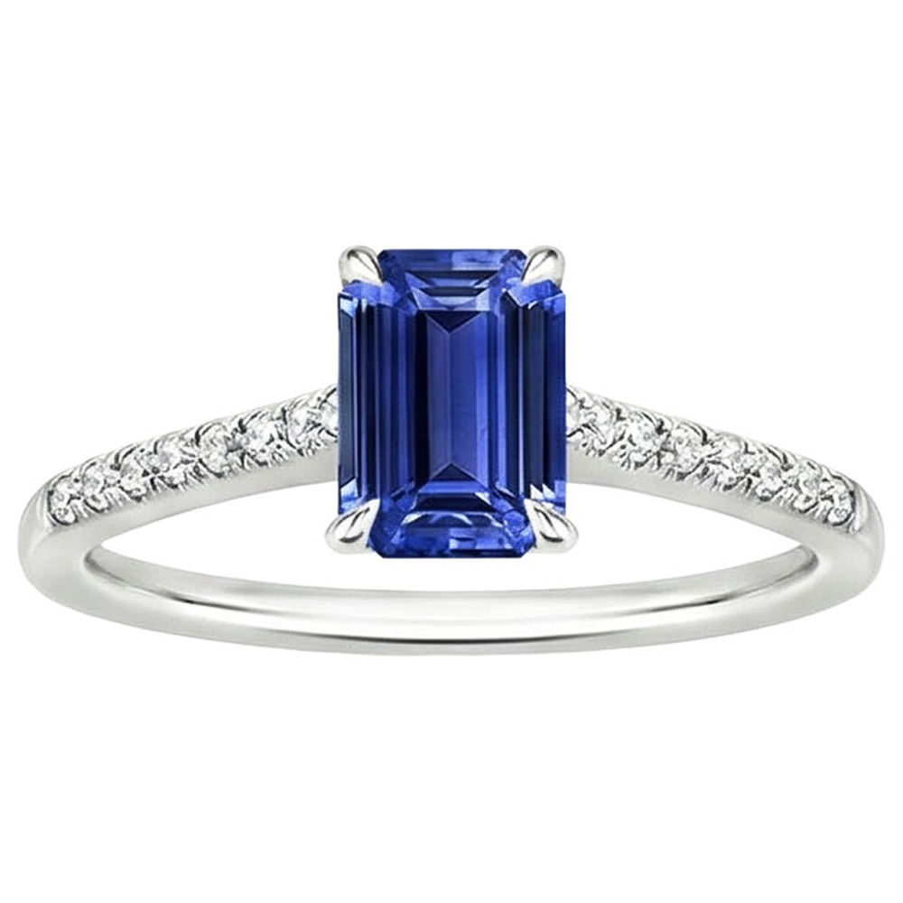 Anello con pavé di diamanti. smeraldo. zaffiro di Ceylon. oro bianco. 3.50 carati