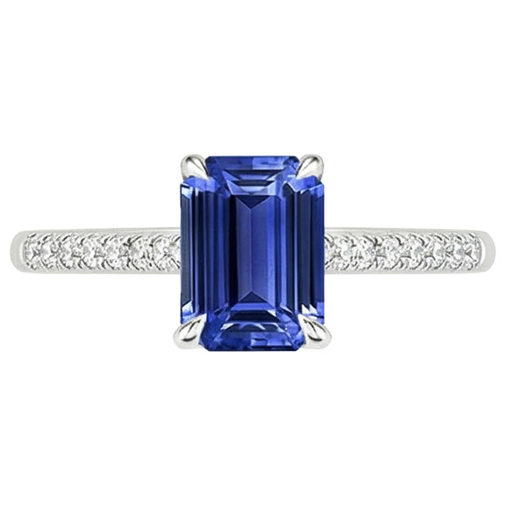 Anello con pavé di diamanti. smeraldo. zaffiro di Ceylon. oro bianco. 3.50 carati