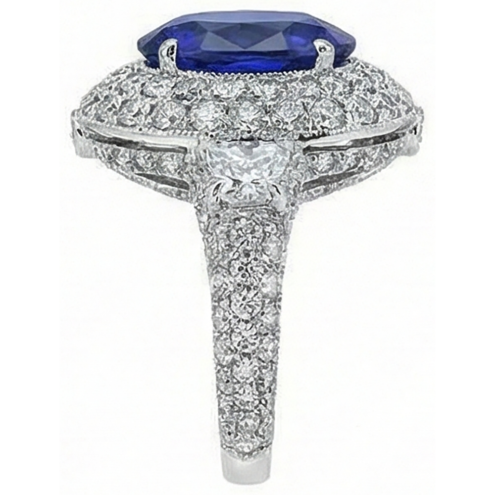 Anello con tanzanite ovale e diamanti da 6,01 ct in oro bianco 14K