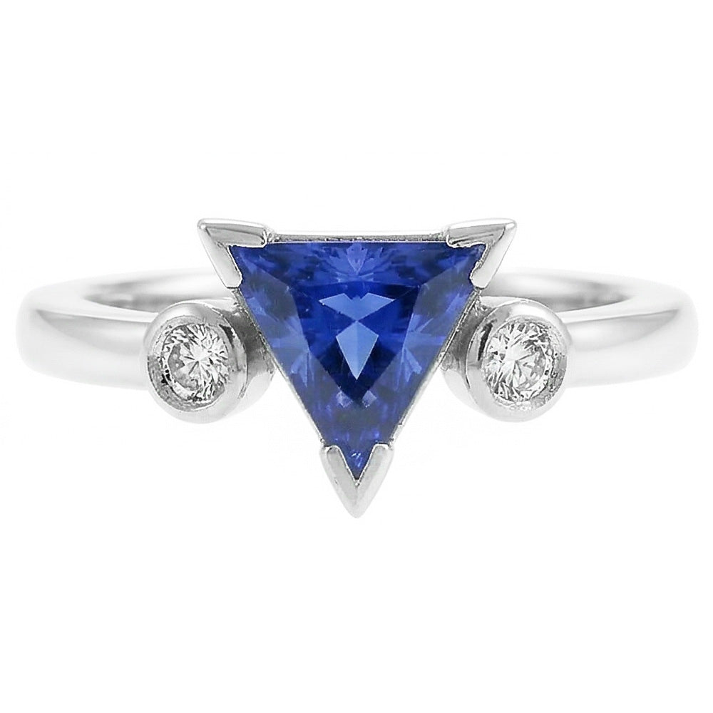 Anello con tre pietre Trillion V Prong Ceylon Sapphire 1,25 con oro bianco 14K