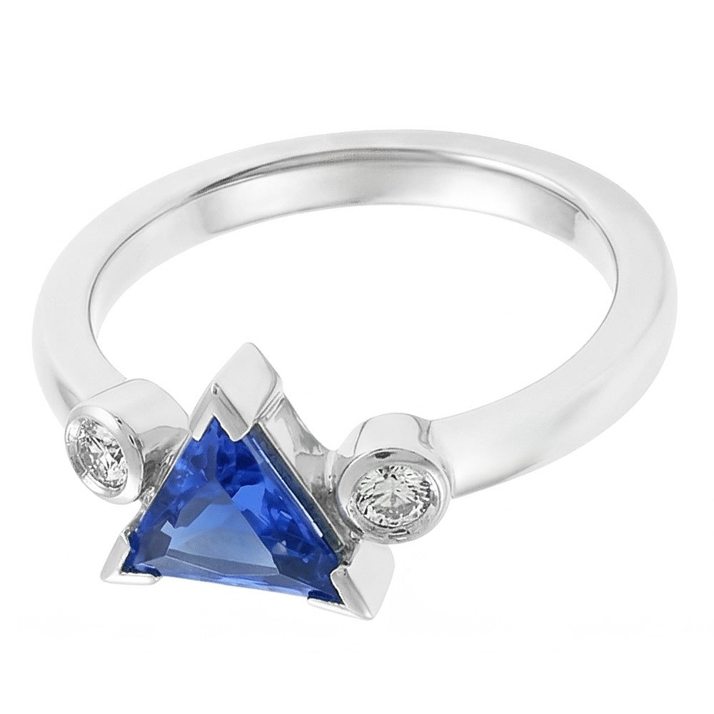 Anello con tre pietre Trillion V Prong Ceylon Sapphire 1,25 con oro bianco 14K