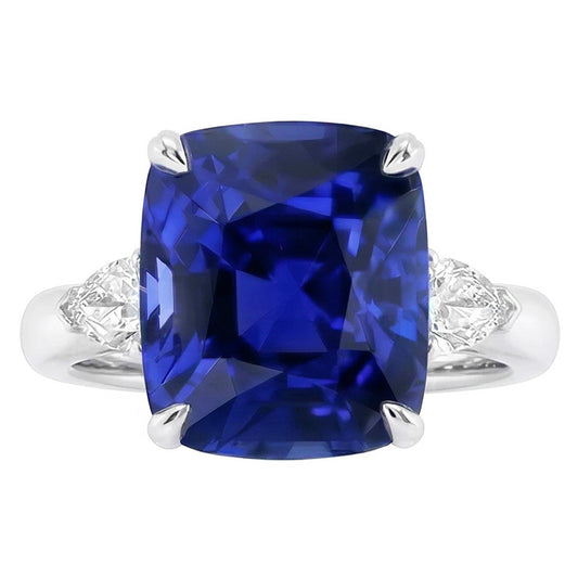 Anello con tre pietre con zaffiro blu 4 carati e diamanti pera