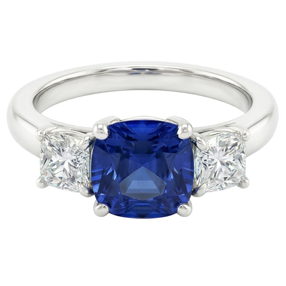 Anello con tre pietre di zaffiro blu e diamanti a cuscino 2 carati in oro 14K