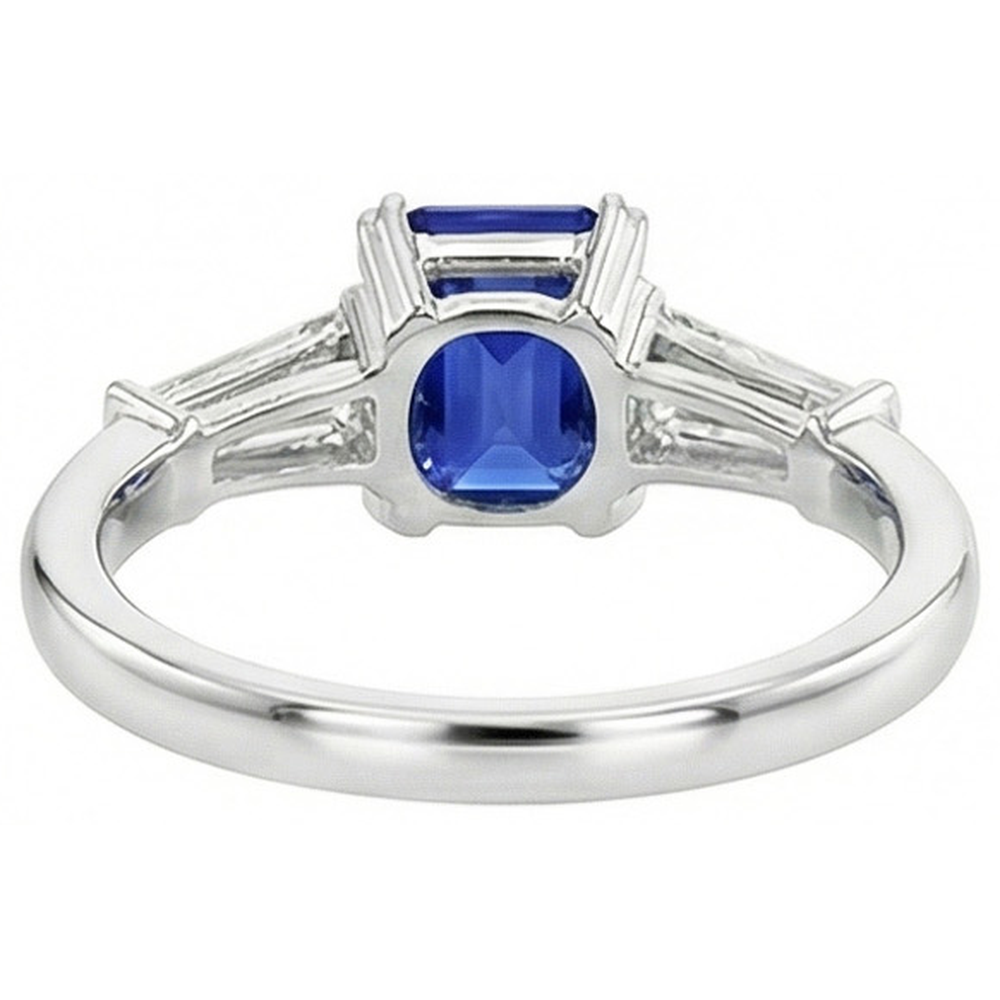 Anello con tre pietre in zaffiro Srilanka a forma di smeraldo 2 carati