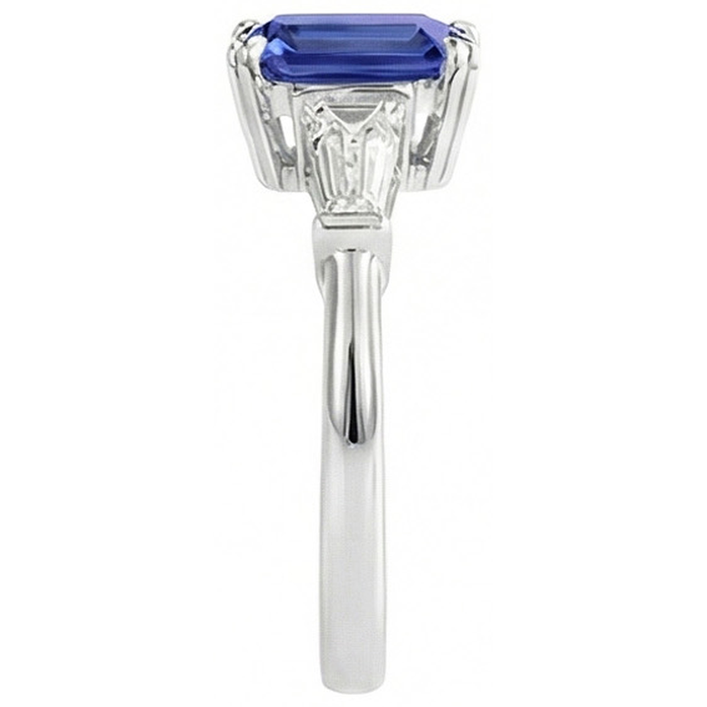 Anello con tre pietre in zaffiro Srilanka a forma di smeraldo 2 carati