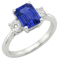 Anello con tre pietre preziose. diamante rotondo e zaffiro di Ceylon 3.50 carati