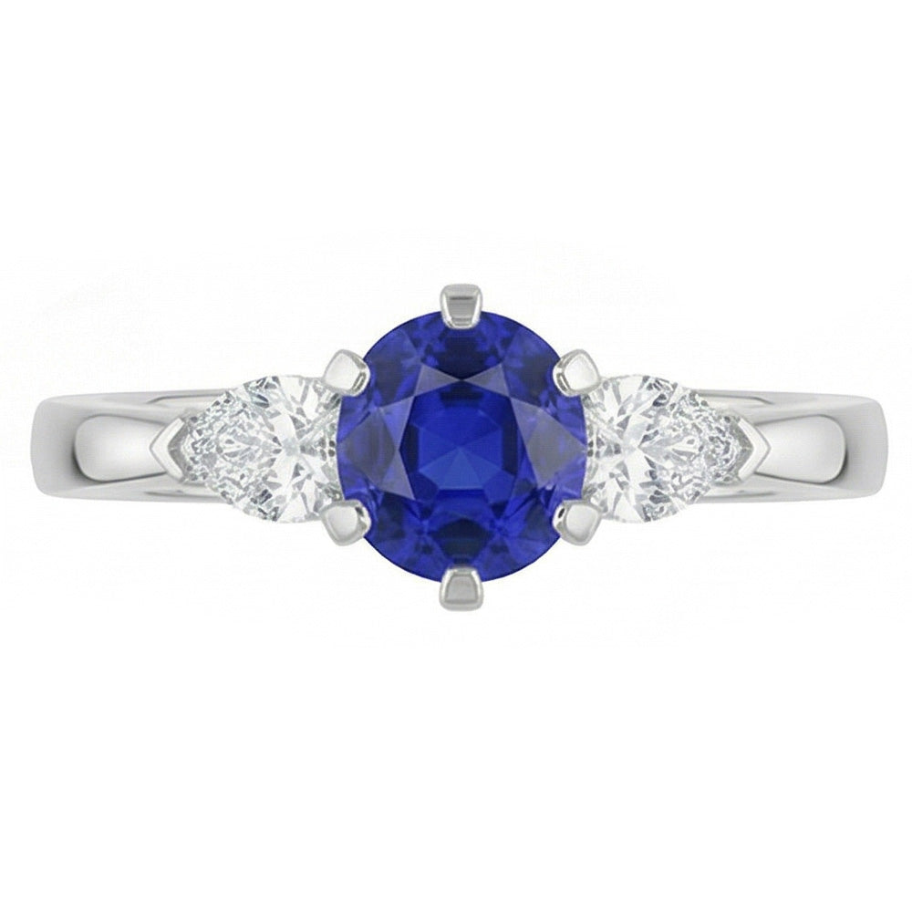 Anello con tre pietre tonde di zaffiro blu e diamanti a forma di pera 1,25 carati con Oro Bianco 14K