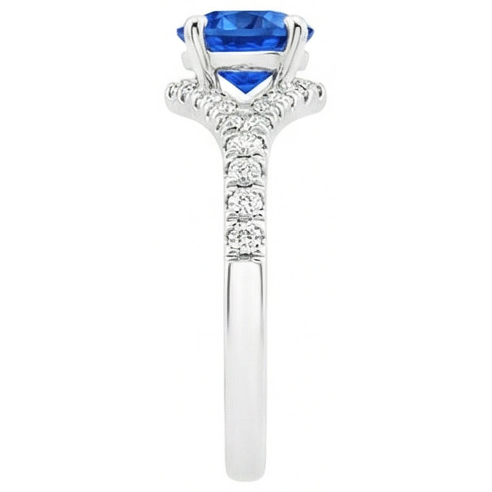 Anello con zaffiro Ceylon da 4,35 carati e diamanti incastonati in oro bianco 14K