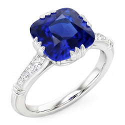Anello con zaffiro a cuscino con pietre preziose. 3.50 carati. diamanti a tripla punta