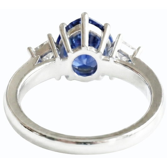 Anello con zaffiro blu a forma di pera 3 carati e diamanti princess 3 pietre in oro 14K