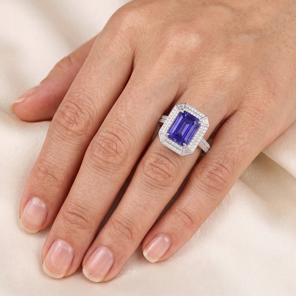 Anello con zaffiro blu con diamante a forma di smeraldo 4.50 carati con pavé di accenti