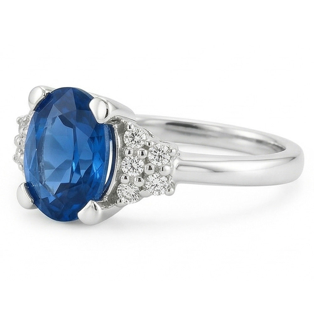Anello con zaffiro blu dello Sri Lanka 4 carati e diamanti in oro bianco 14K