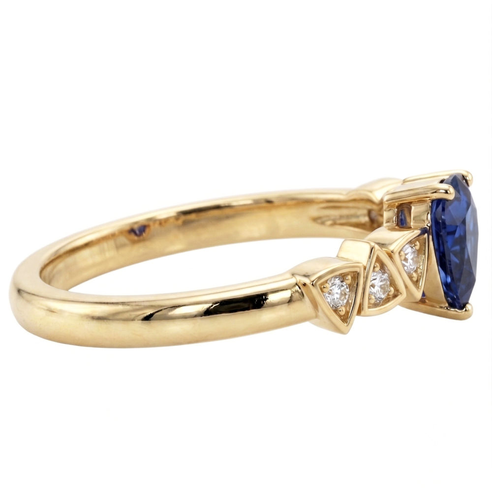 Anello con zaffiro blu e diamante rotondo a forma di trilione 0.75 carati