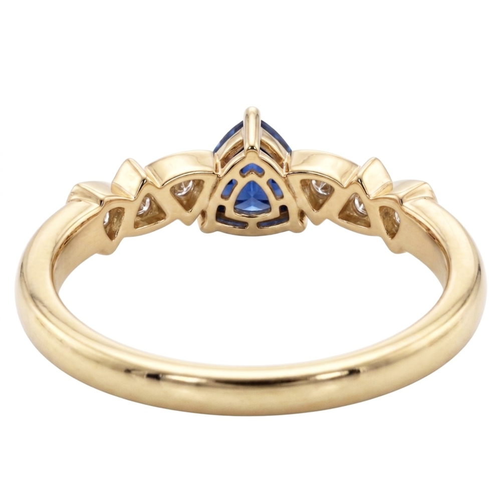 Anello con zaffiro blu e diamante rotondo a forma di trilione 0.75 carati