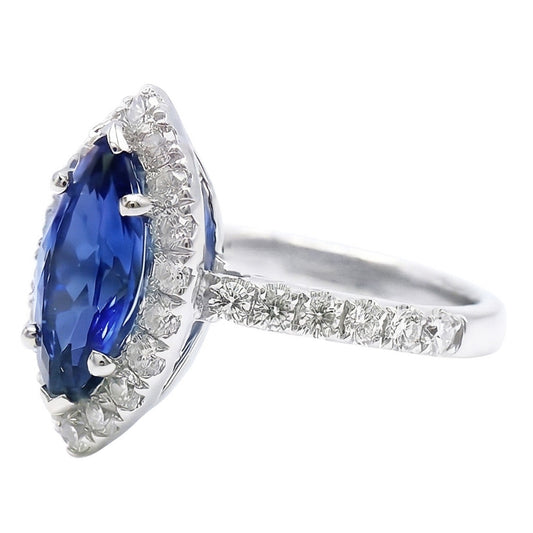 Anello con zaffiro blu marquise dello Sri Lanka da 2,60 carati e diamante rotondo