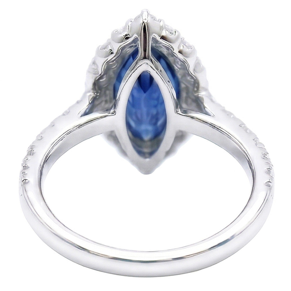 Anello con zaffiro blu marquise dello Sri Lanka da 2,60 carati e diamante rotondo
