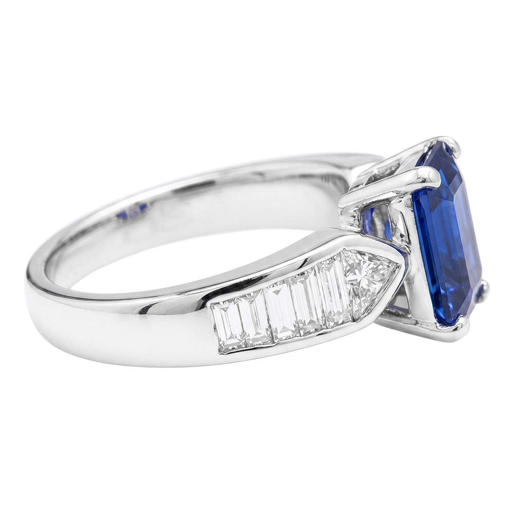 Anello con zaffiro blu pietra preziosa Trilioni e baguette accentate 3.50 carati
