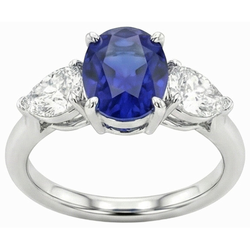 Anello con zaffiro blu profondo 3 carati e diamanti a forma di pera tre pietre ovali