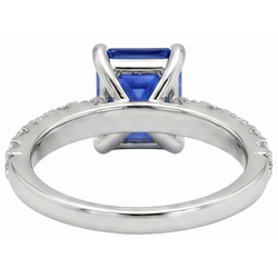 Anello con zaffiro blu smeraldo con pietre preziose con accenti di diamanti 2,50 carati