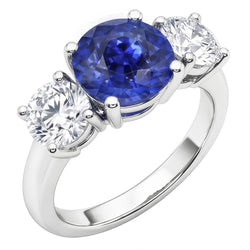 Anello con zaffiro blu tondo da 2,50 carati e diamanti tre pietre in oro bianco 14K