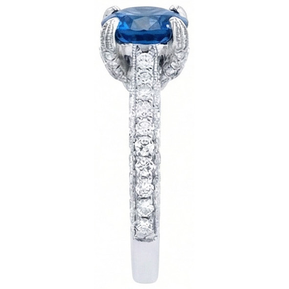 Anello con zaffiro dello Sri Lanka da 4,50 carati e diamanti taglio rotondo