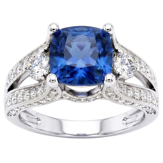 Anello con zaffiro dello Sri Lanka da 5,40 carati e diamanti taglio rotondo in oro bianco 14K