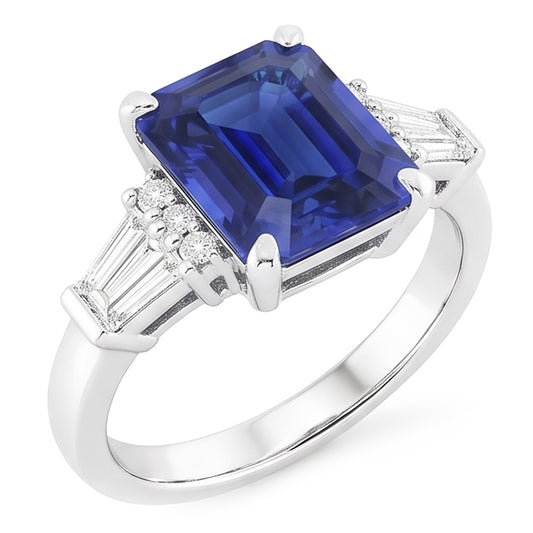 Anello con zaffiro dello Sri Lanka rotondo e baguette. taglio smeraldo. 4 carati