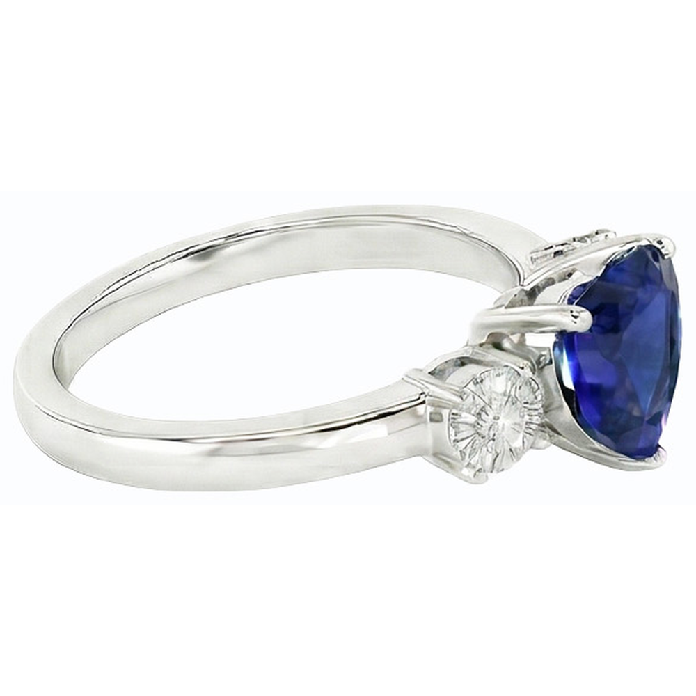 Anello con zaffiro di Ceylon a forma di cuore con tre pietre di diamante 2.50 carati