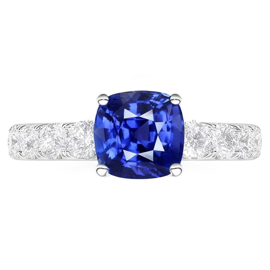 Anello con zaffiro di Ceylon. cuscino per gioielli con pietre preziose. 3 carati di diamanti